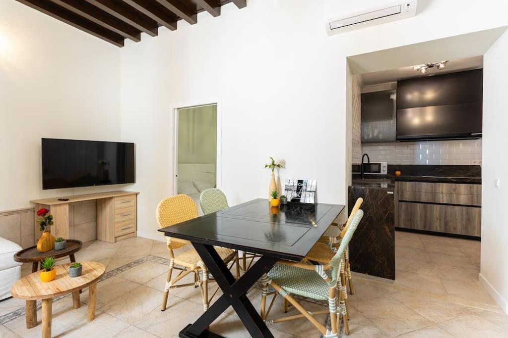 Appartement 1. Casa De Alma. In Historic House Málaga